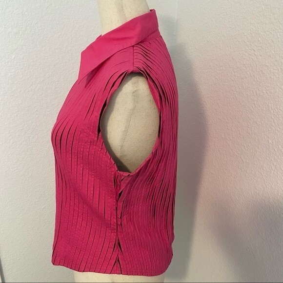 RAVEL Striking Pink Top with unique cut out style zipper front, collar size M - Picture 4 of 12